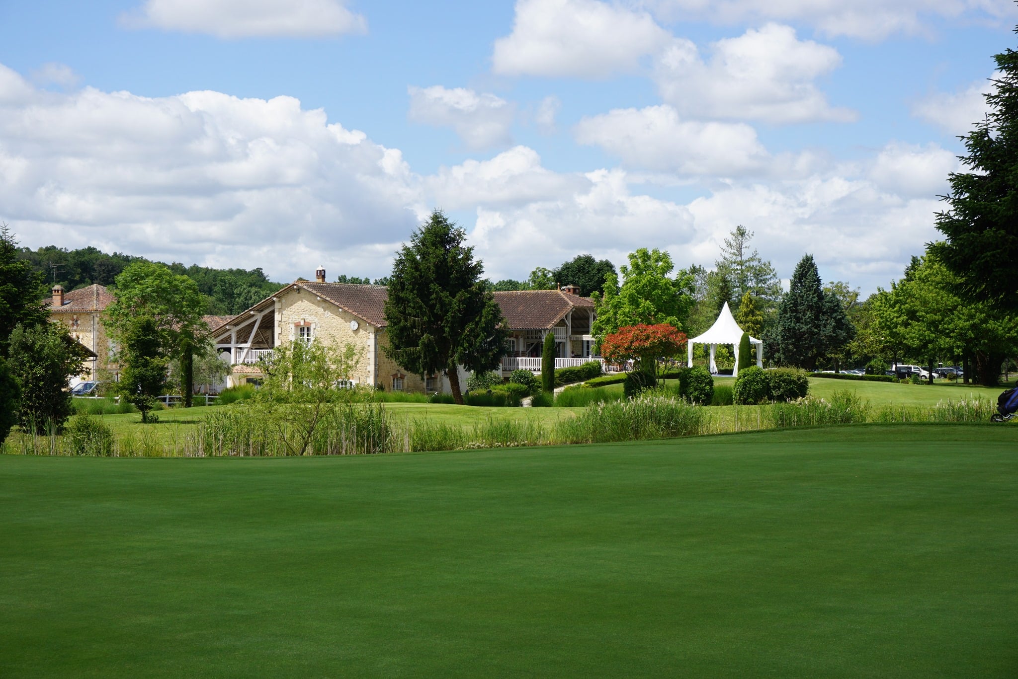 Avis de cession judiciaire des golfs du Domaine des Forges et du Cognac